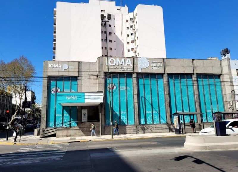 Apuntan contra el presidente de IOMA por incumplimiento judicial y advierten acciones sobre su patrimonio personal