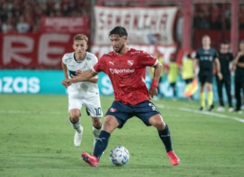 El Lobo perdió 2-0 en Avellaneda, sufrió la expulsión de Villarreal y continúa sin puntos ni goles en el torneo.