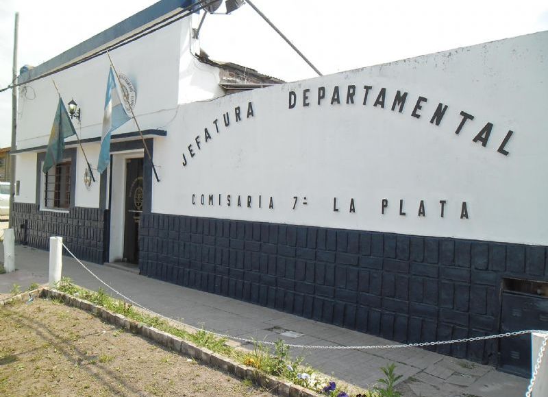 Denuncian a la Comisaría Séptima de La Plata por allanamientos ilegales, extorsión y vínculos con el narcotráfico