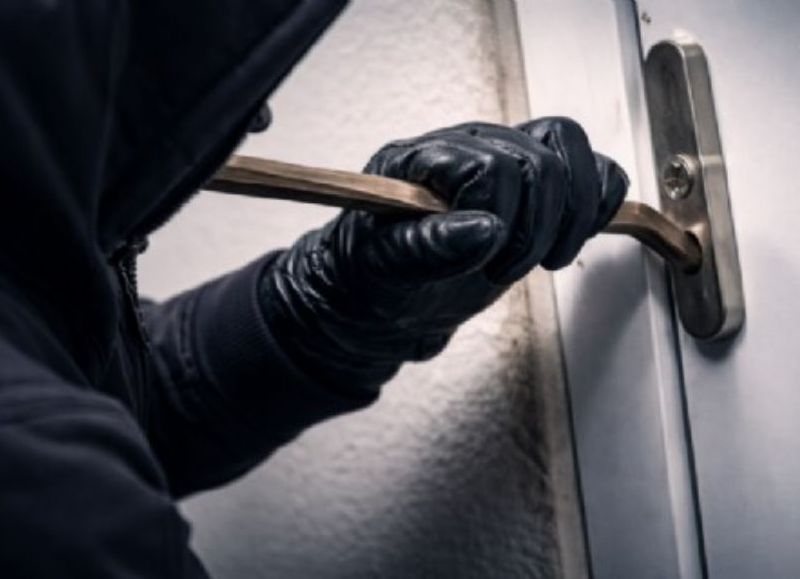 Siguen los Escruches es La Plata : se llevaron electrodomésticos y le dejaron la casa sin gas EN 30 Y 93