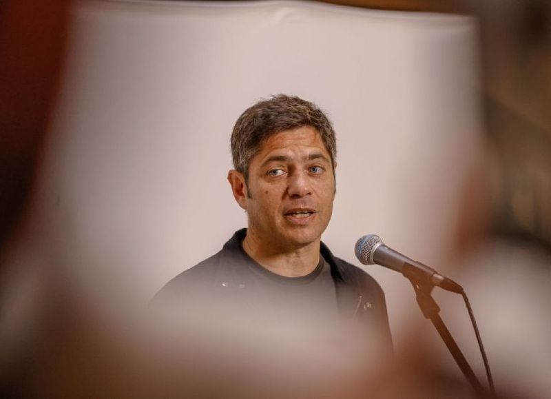 Axel Kicillof va a gastar 3 mil millones de pesos en útiles con el logo de su Gobierno impreso