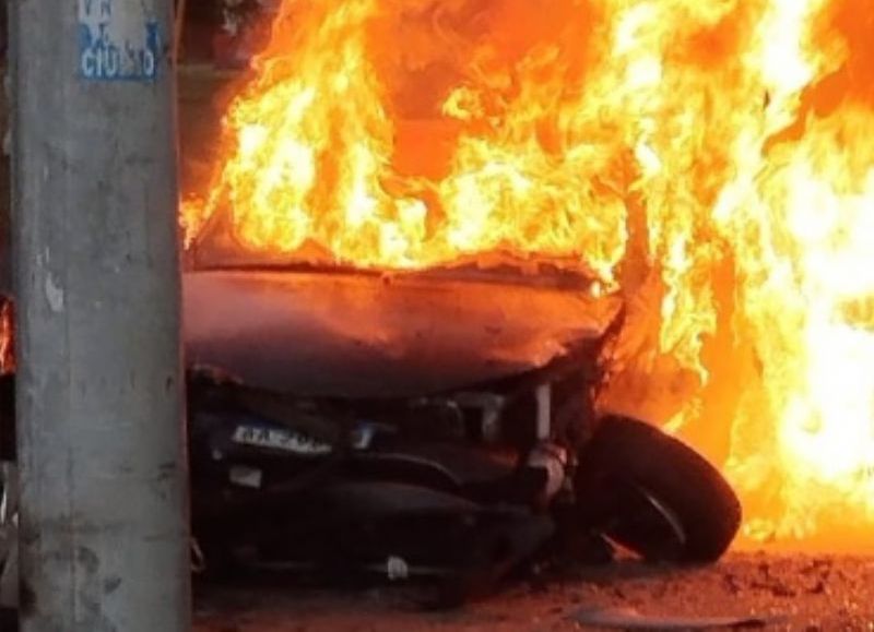 Según la mujer, quien circulaba por calle 38, el conductor del otro vehículo cruzó el semáforo en rojo.