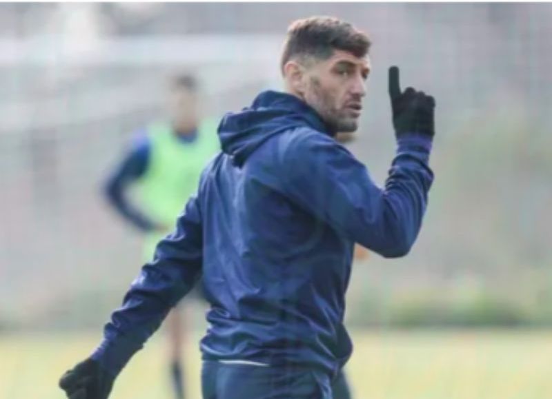 En el entrenamiento matutino del día viernes en Estancia Chiva, Marcelo Méndez y  el plantel profesional recibió la visita del ex lateral izquierdo, Lucas Licht.