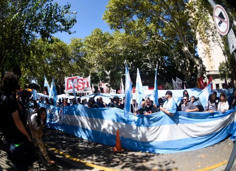 Trabajadores de Fate coparon La Plata en defensa de sus puestos laborales