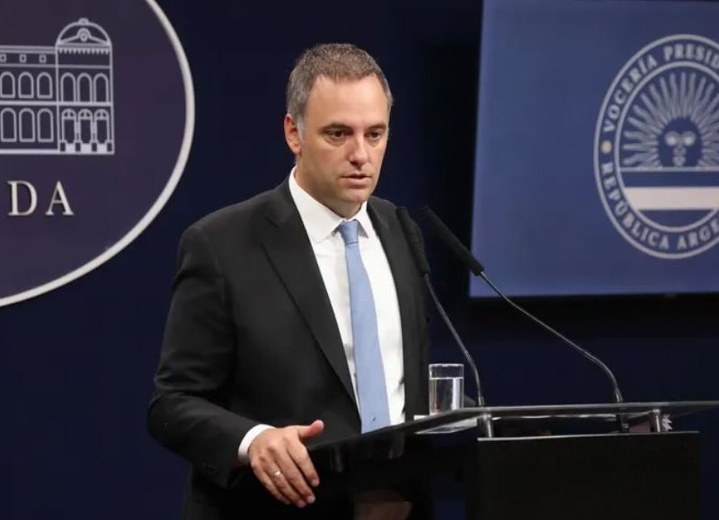 La Justicia investiga el viaje de Adorni a Punta del Este y ordena seguir la ruta del dinero