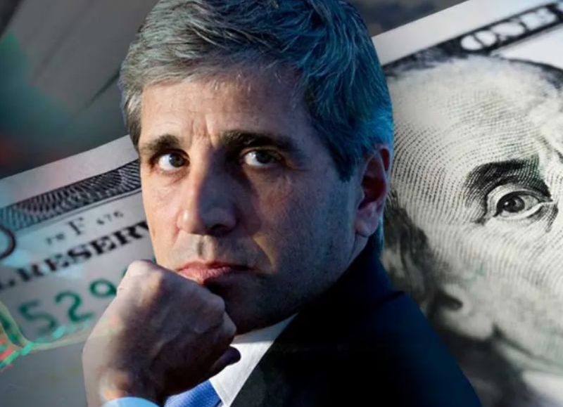 Dólar por debajo de $1.400: Caputo resiste la presión de comprar más reservas en medio de debate cambiario