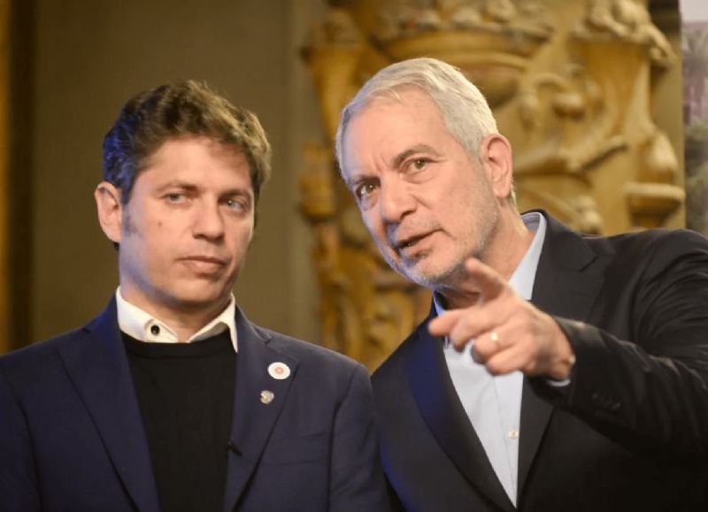 El gobernador de la provincia de Buenos Aires, Axel Kicillof, junto con Alak.