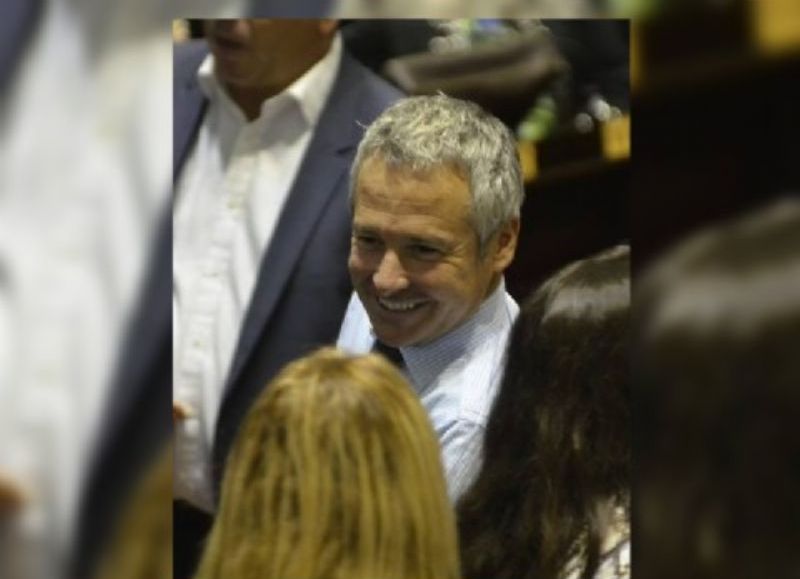 Aunque no se pueda, La Libertad Avanza quiere instalar cámaras en el frente de las escuelas