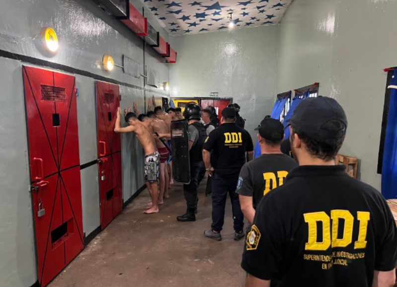 Allanamientos en las Unidades 9 y 45 por "La Banda del Millón": desbaratan un comando que operaba desde cárceles platenses