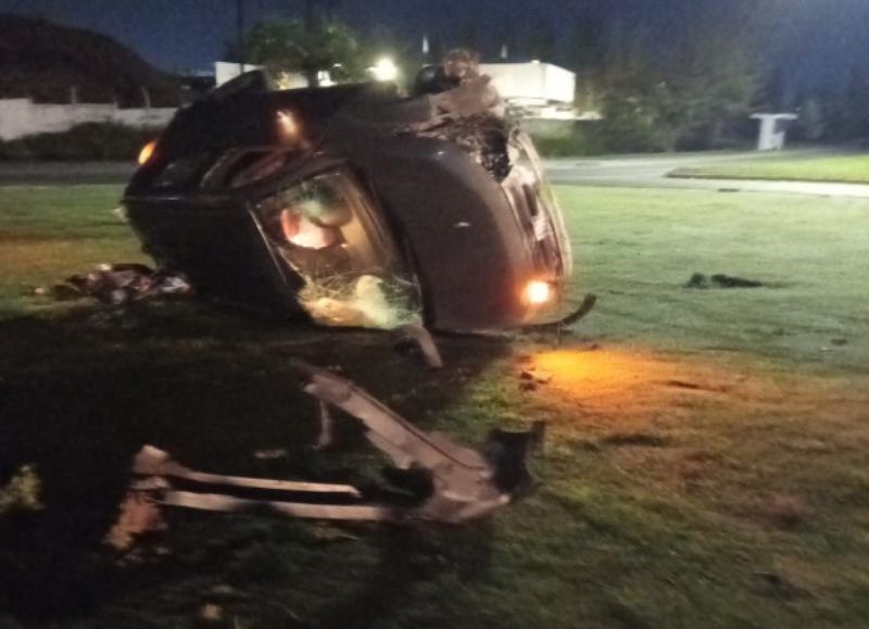 Vuelco en Ringuelet: dos jóvenes heridas tras perder el control de un auto en la rotonda de 31 y 520