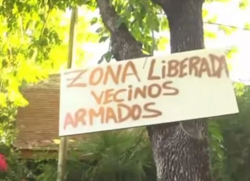 "En los últimos meses viene con todo la ola de robos", dijo Juan desde la zona.