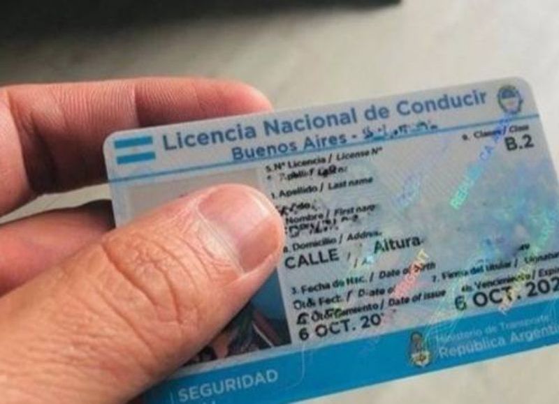 Escándalo en La Plata: lo acusan de cobrar hasta 150 mil pesos por licencias truchas y desaparecer con la plata