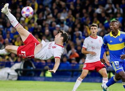Con un golazo de tijera de Mauro Boselli, Estudiantes derrotó a Boca por la mínima