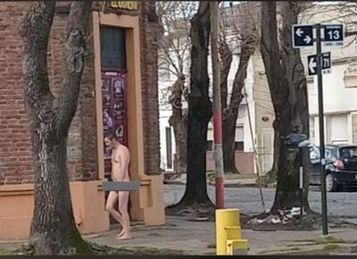 Sorpresa en La Plata: Hombre Desnudo caminó por 13 y 71 en plena tarde