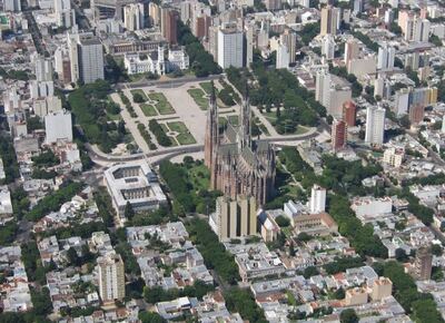 Uno por uno, todos los artistas que animarán el 142° aniversario de La Plata en Plaza Moreno