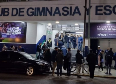 Clima tenso en Gimnasia: Protestas y amenazas hacia Cowen y los futbolistas