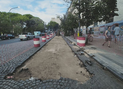 La Justicia habilitó el retiro de los adoquines en Plaza Italia y Plaza Rocha tras años de conflicto legal