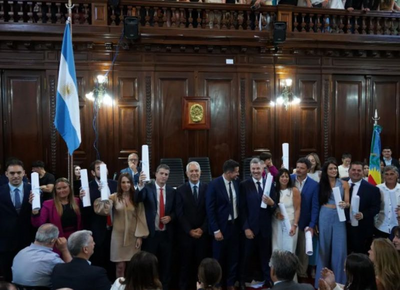 Se despide el 2025: nuevo mapa en el Concejo platense y un camporista se sumó a las filas de Alak