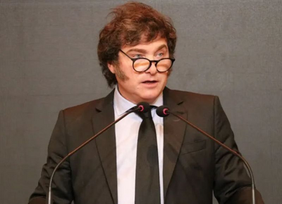 La de hacerse cargo no se la sabe: Javier Milei dijo que la gente se endeuda por culpa de la gestión anterior