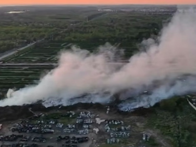 Se incendió una planta de CEAMSE en Sarandí y el humo afecta la visibilidad en la Autopista La Plata-Buenos Aires