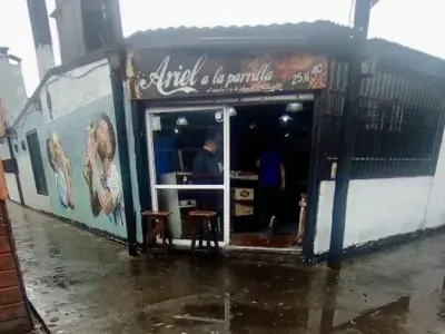 Robaron en la parrilla “Ariel”, ubicada en 25 y 40: se llevaron hasta la mercadería y tuvo que cerrar este domingo