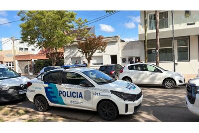 Misterio en La Loma: una joven murió en el baño de una vivienda y buscan esclarecer qué pasó