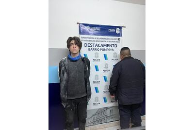 Roció con nafta un auto y manipuló un surtidor: lo detuvieron antes de que provocara un incendio
