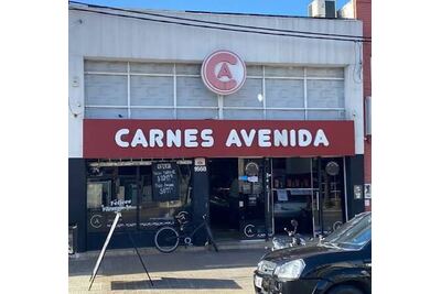 Entraron por el techo de una carnicería en La Loma y escaparon con $5,3 millones