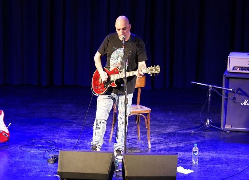 Se realizó en el Teatro de Merlo una clínica musical con Gaspar Benegas