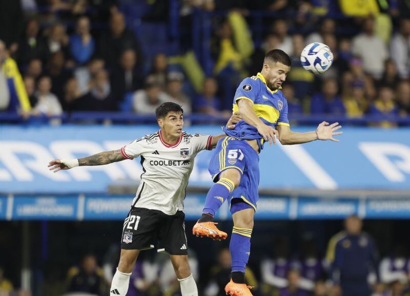 Boca venció a Colo Colo y pasó a octavos de la Copa Libertadores en una noche accidentada