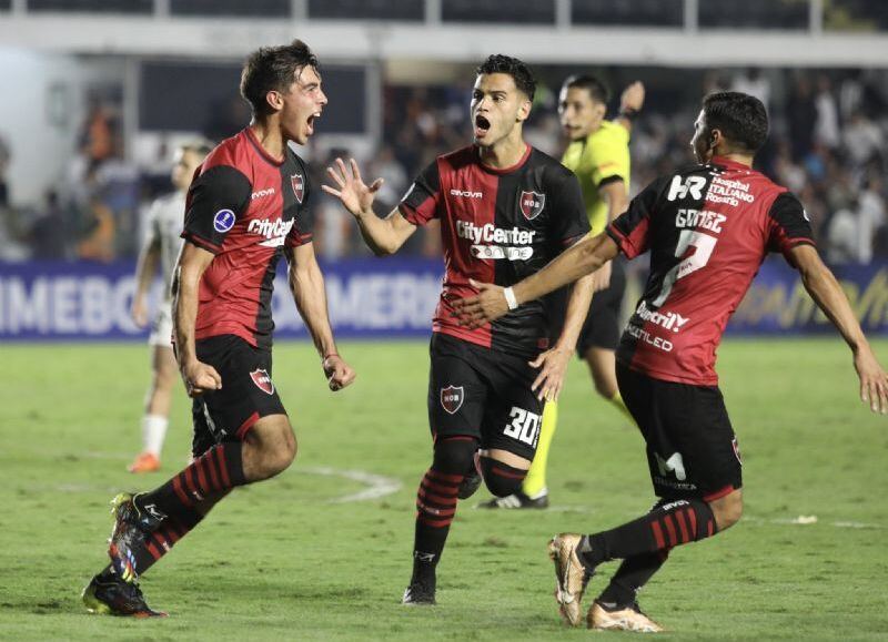 Newell's venció a Santos en Brasil y se clasificó a los octavos de final de la Copa Sudamericana