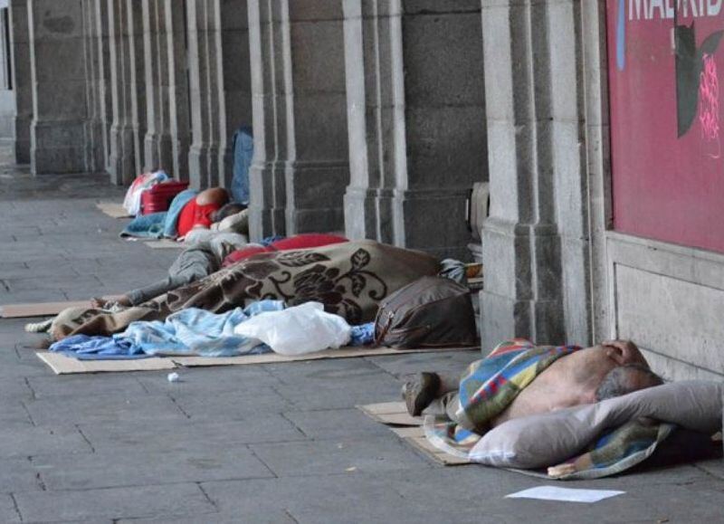 Con miles de personas durmiendo en la calle en la Ciudad de Buenos Aires, Larreta gasta 22 millones de pesos en catering
