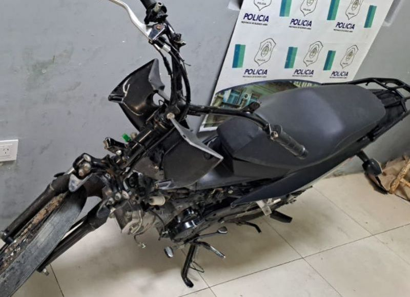 Un menor detenido en Berisso: robó una moto, la chocó y mintió sobre su identidad