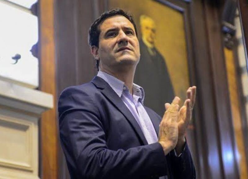 Maxi Abad puso en duda la foto de Kicillof con los intendentes