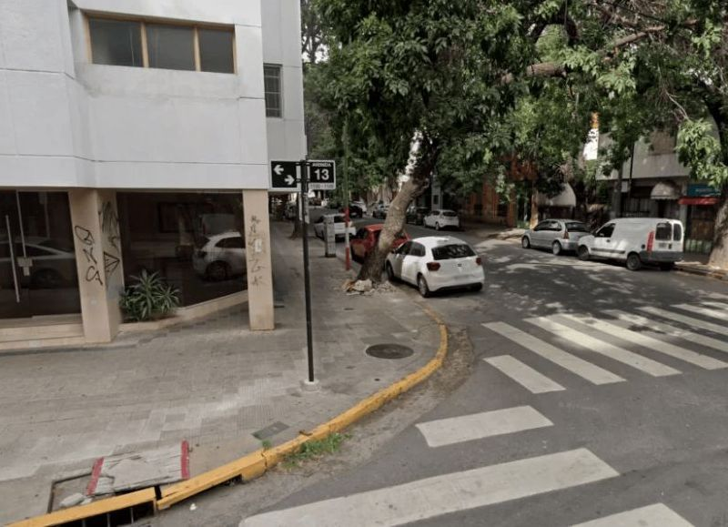 Violento ataque de motochorros en La Plata: mujer de 46 años resultó herido tras ser golpeada y arrastrada 15 metros