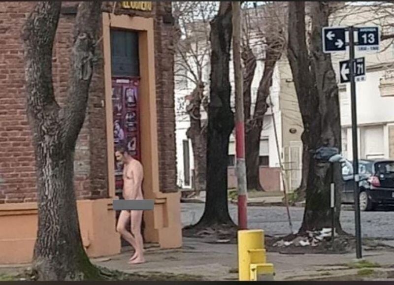Sorpresa en La Plata: Hombre Desnudo caminó por 13 y 71 en plena tarde