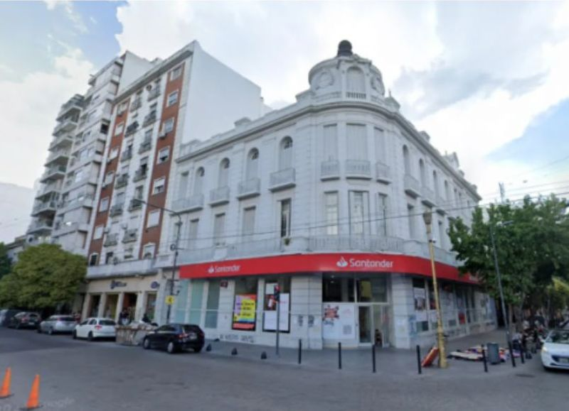 ¿Los empleados del Banco Santender te delatan? Fue a retirar su dinero, lo emboscaron, le robaron el efectivo y el celular