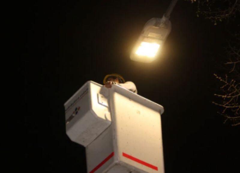 Se acabó la inseguridad: La Municipalidad de La Plata instala 300 nuevas luces LED en plazas y avenidas