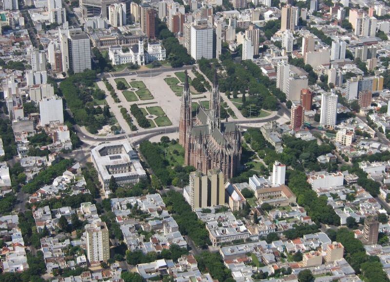 Uno por uno, todos los artistas que animarán el 142° aniversario de La Plata en Plaza Moreno