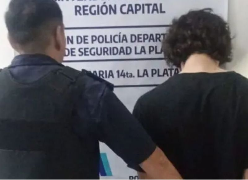 Homicidio en La Plata: Dijo que escuchó una voz que le ordenó matar a un amigo y lo apuñaló en el cuello
