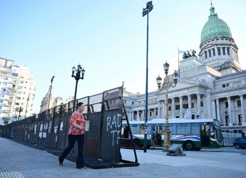Milei y Bullrich blindaron el Congreso y amenazan con reprimir a los jubilados nuevamente