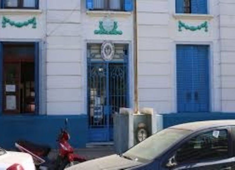 Así dos delincuentes robaron en una vivienda en Barrio Norte: ataron con sábanas a la víctima