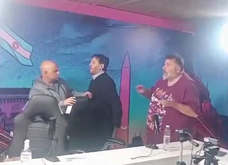 Brancatelli sufrió un acto de provocación que casi termina en la destrucción de un estudio de streaming