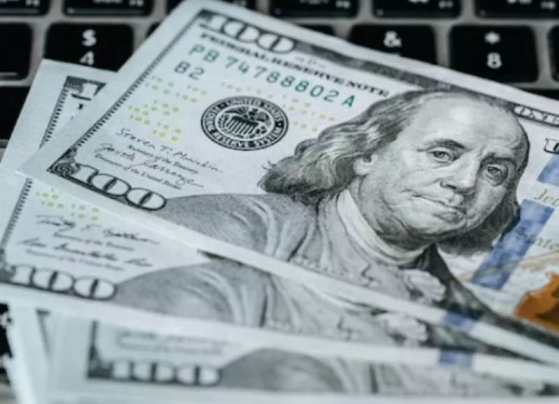 El dólar oficial vuelve a subir y se acerca a los $ 1500