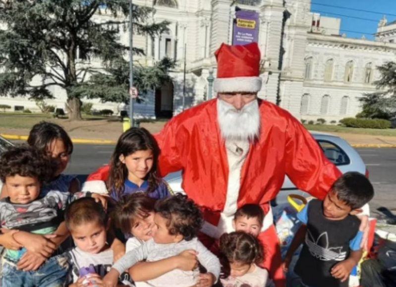 La Plata Solidaria lanzó su colecta "Ni un Chico sin Papá Noel" y habilitó centros de recepción en toda la ciudad
