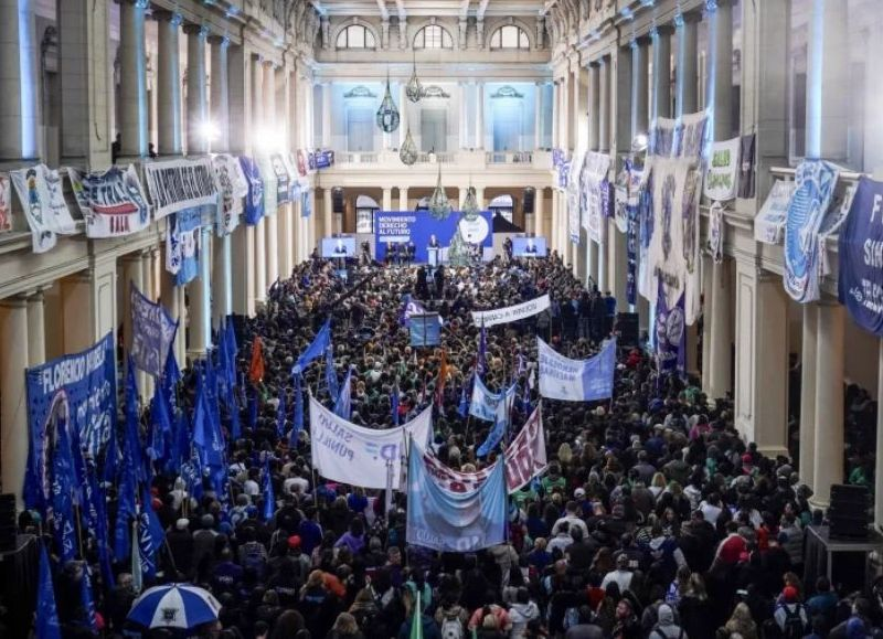 "El Pasaje Dardo Rocha no es una unidad básica": presentan una ordenanza contra el uso partidario de edificios públicos en La Plata