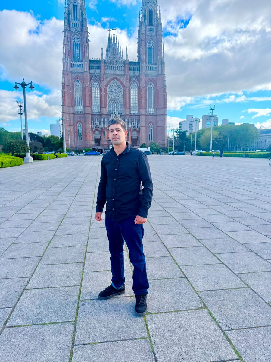 El dirigente vecinal platense y ex candidato a concejal por Valores Republicanos cuestionó las trabas a las aplicaciones y planteó que miles de vecinos encuentran allí una forma de generar ingresos. “Regular no significa prohibir”, sostuvo.
