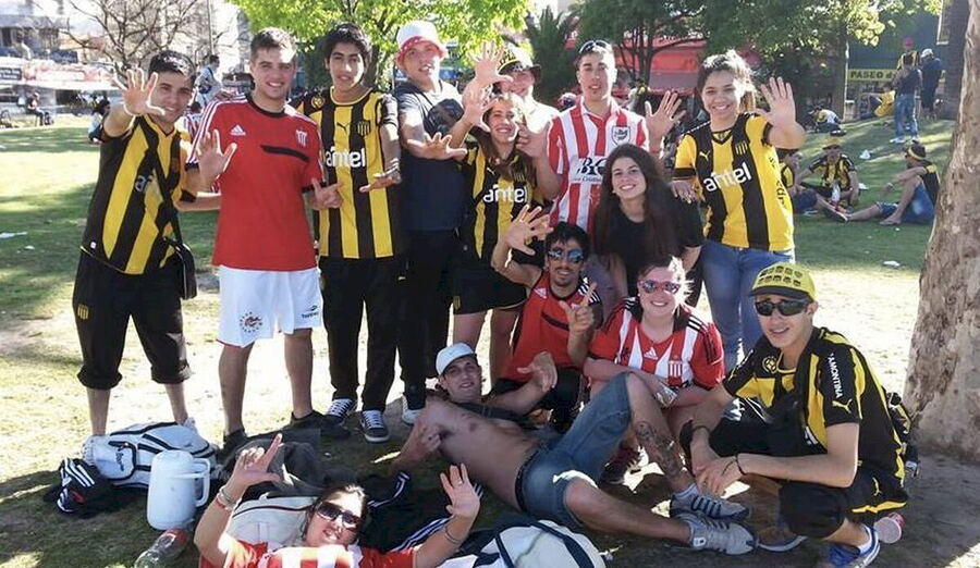 Simpatizantes de Peñarol ofrecen hospedaje a los hinchas de Estudiantes que viajarán a Montevideo para la final.