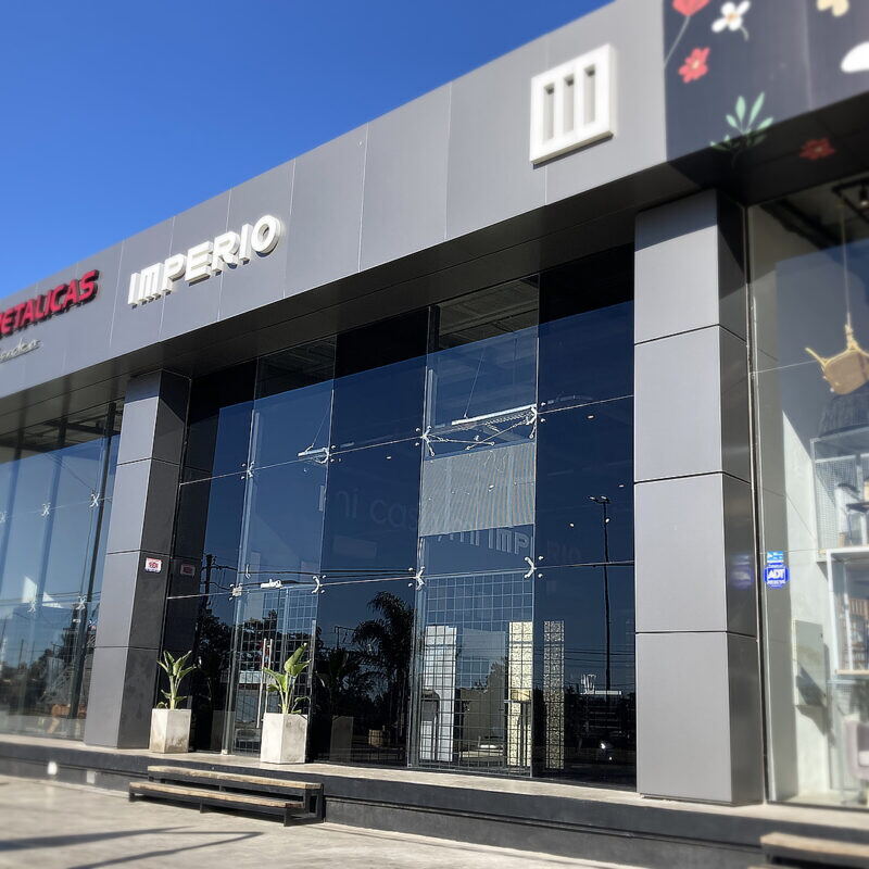 Dos delincuentes en moto interceptaron al empleado en 31 y 527, lo golpearon con un arma y escaparon con una caja que contenía el dinero para pagar los salarios de los trabajadores.