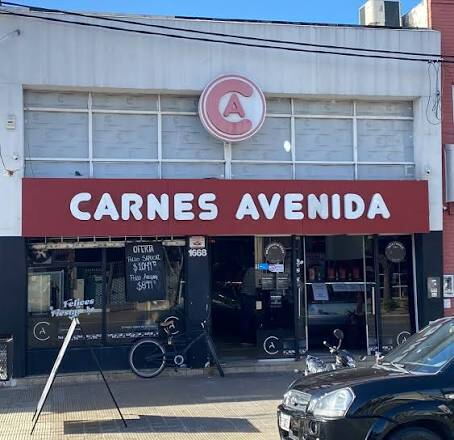 La carnicería asaltada está en avenida 44 entre 28 y 29. Los ladrones ingresaron por el techo.